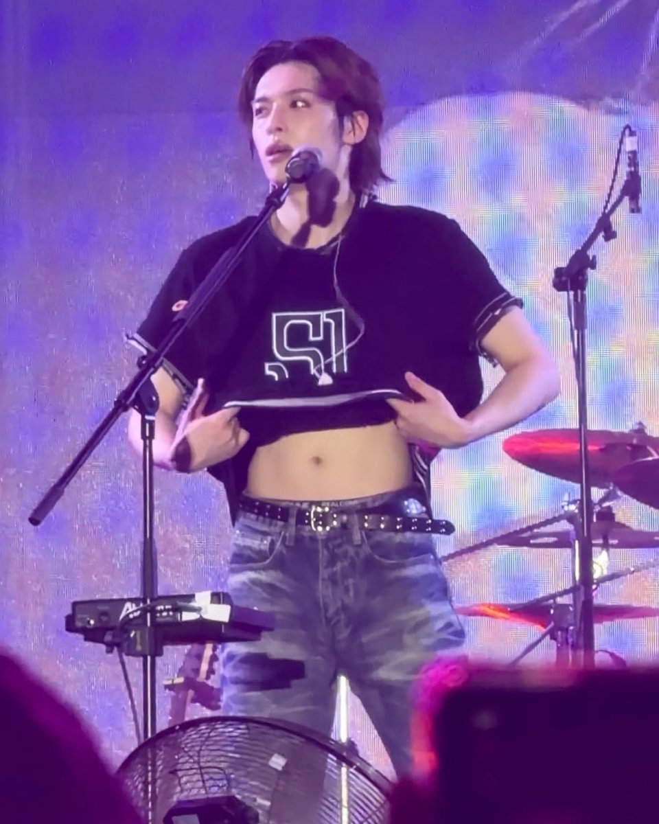 gaonpiri's tweet photo. jujur aku kadang bayangin perut jie itu ada abs nya loh, ternyata rata mbul dikit lucu😭 wkwk makasih jie enggak terlalu lakik biar aku ga stress jg, kalo masih lucu gini kan aku ga takut liatnya🥲 https://t.co/YSlPA1jwt5