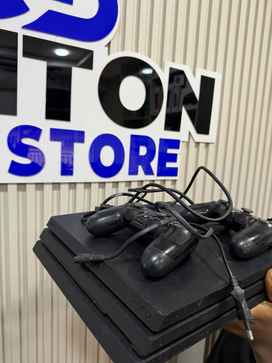 clintontechstor's tweet photo. PS4 pro available as seen 

N230,000

Send us a WhatsApp message to purchase or contact us on WhatsApp: 08145420926 or call: 08068868691

Address: FA62 NEW BANEX, Wuse 2 #gadgets #phones #iphones #accessories #clintontechstore #banex #banexplaza https://t.co/PCsr7SB2h9