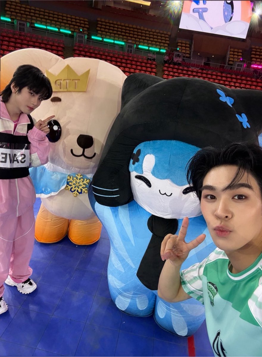 Jenniferch10021's tweet photo. Why r you so narakkk 🤏🏻🤏🏻🤭🤭🥰🥰
Mhiipraew dan calon mantu yang belom d acc 🤭😂
See youuu tmr 🫶🏻

#DMDCharactersMerch
#กีฬาสีดูมันดิ2026
#auausave #auautnp #savewrg #mhiipraew https://t.co/AokaBN0U03