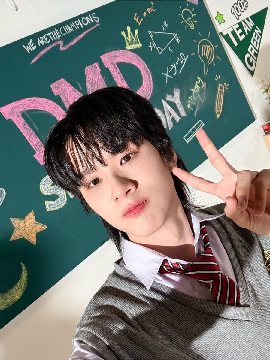 Jenniferch10021's tweet photo. Why r you so narakkk 🤏🏻🤏🏻🤭🤭🥰🥰
Mhiipraew dan calon mantu yang belom d acc 🤭😂
See youuu tmr 🫶🏻

#DMDCharactersMerch
#กีฬาสีดูมันดิ2026
#auausave #auautnp #savewrg #mhiipraew https://t.co/AokaBN0U03