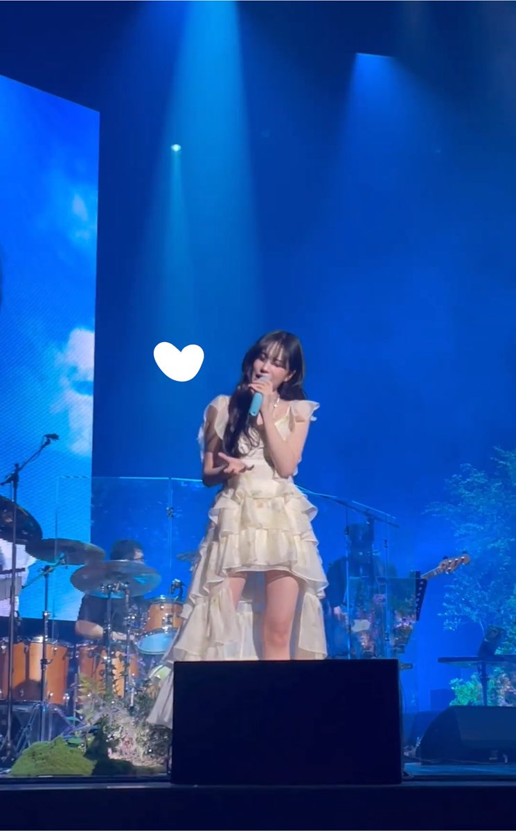 UE_pu12's tweet photo. 팬콘때 너무 예뻐서 하루종일 쳐다봄 ……
개냥시 부를 때 전광판에 얼굴 빡 나오는거
너무너무예뻤는데알라나.. https://t.co/trGxn7DKO2