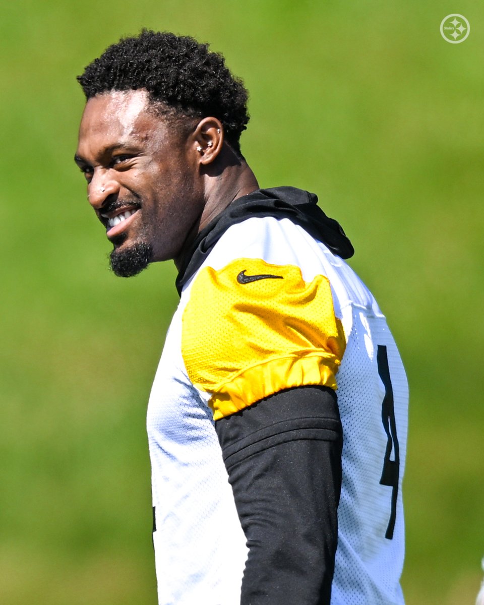 steelers's tweet photo. Bunch of happy campers 😀 https://t.co/lIukBL5TLW