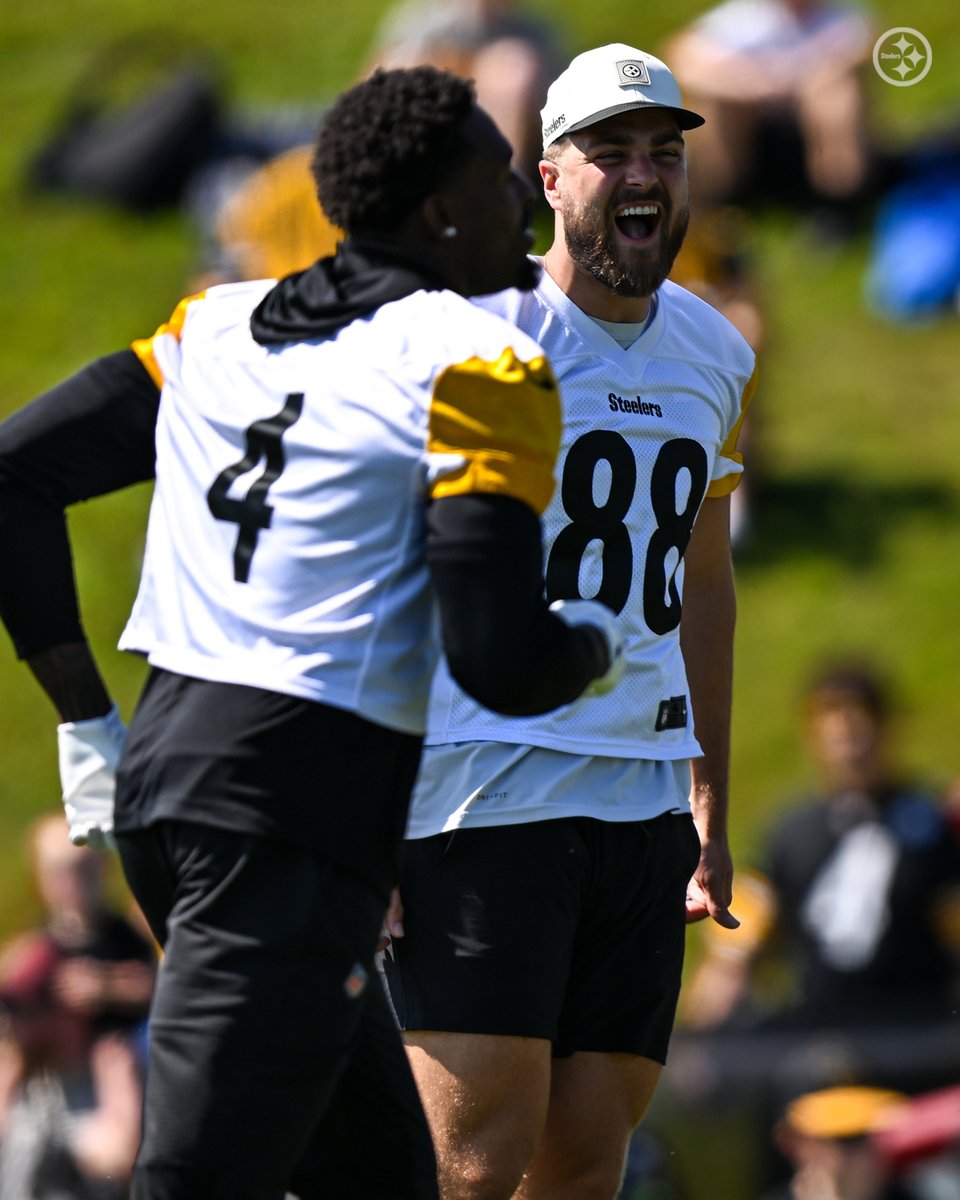 steelers's tweet photo. Bunch of happy campers 😀 https://t.co/lIukBL5TLW