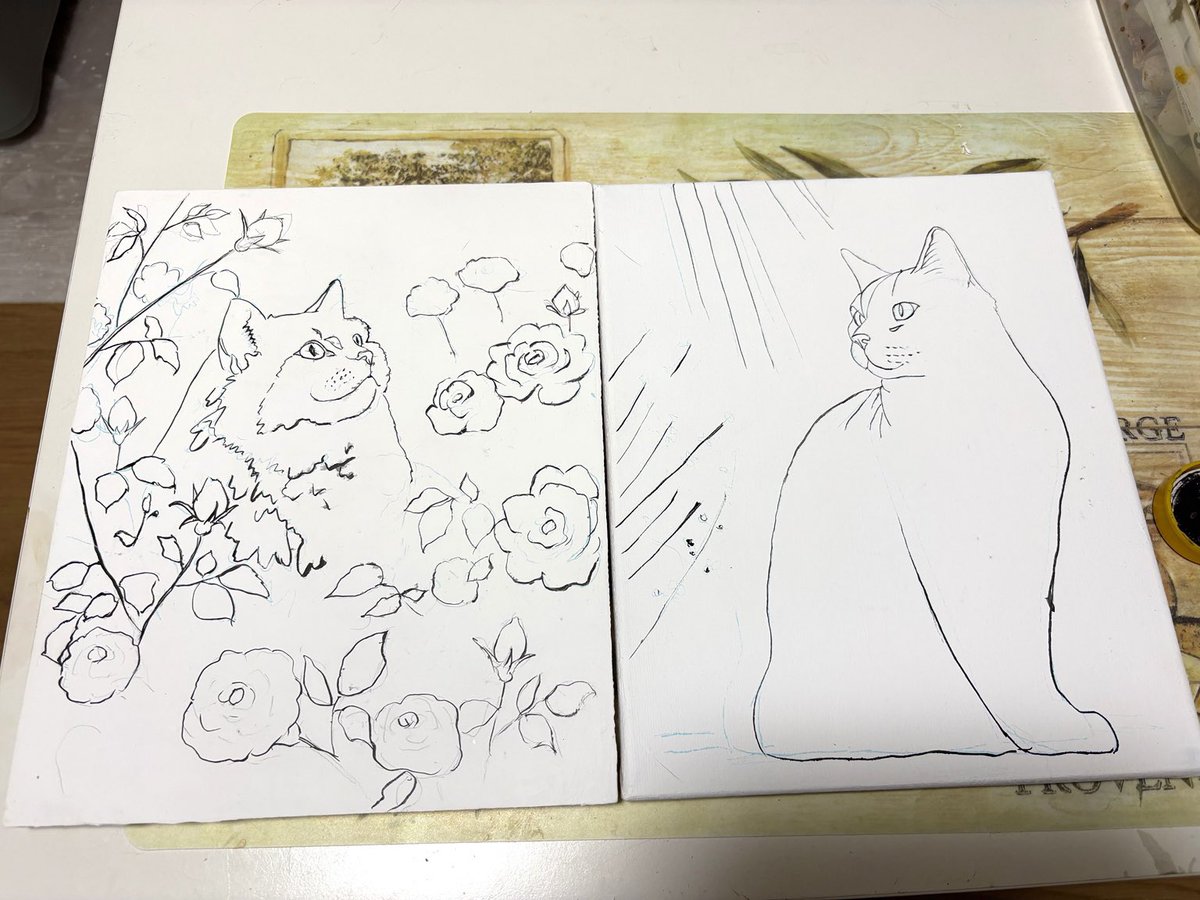 0628Chat's tweet photo. 次はこの2枚。

ジェッソで下地を作ったキャンバスに、まずは線描きまで。
ここからインプリマトゥーラ、グリザイユを重ねて、ゆっくり完成へ近づけていきます。

「花の中の猫」と「青い光の黒猫」。
どんな表情になるか、自分でも楽しみです。 https://t.co/3Bx3JMOnRH