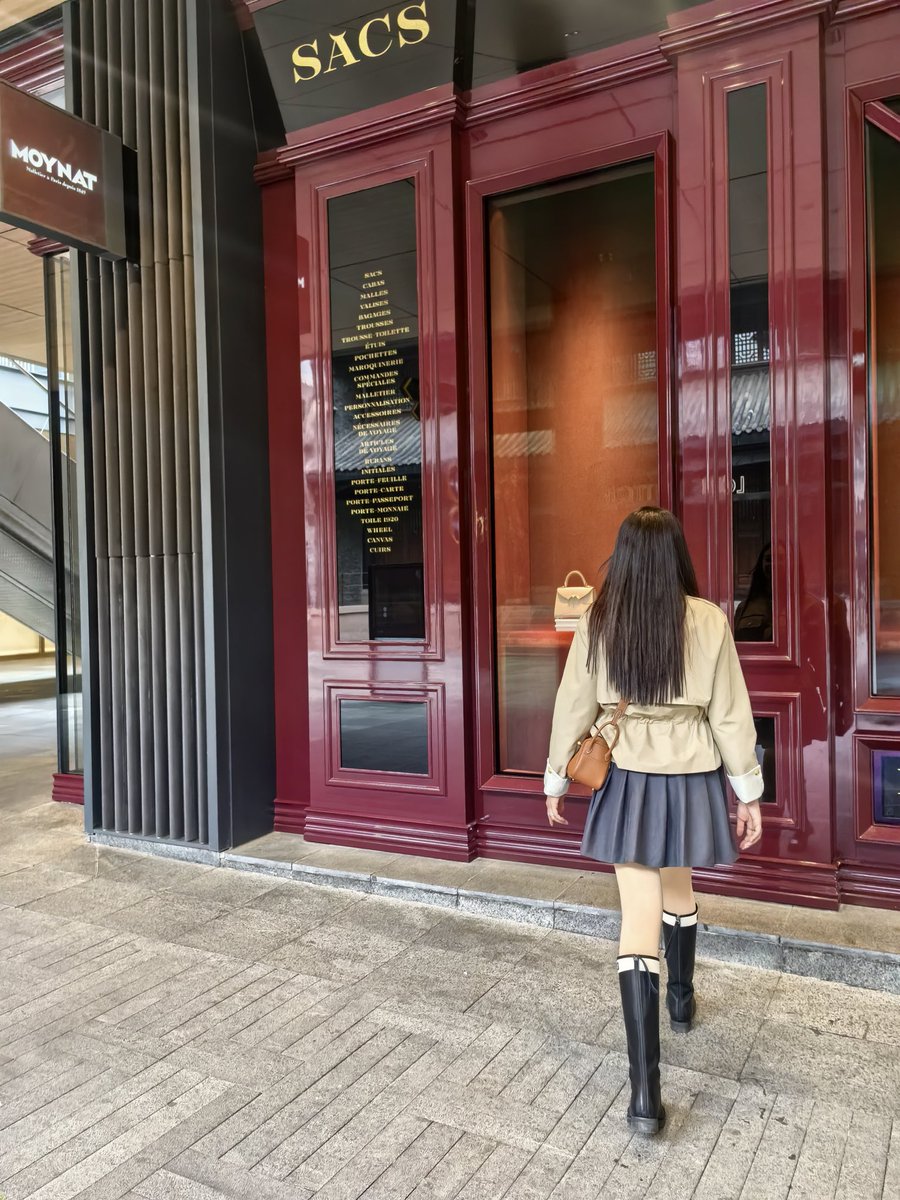 s12334430388's tweet photo. 想到一个玩法，让她穿上暴露的衣服，化精妆油脸。然后参加个组局，像是酒吧，剧本。我们分别报名单男较多的局，分别参加装作不认识。看着别的男生撩搭她，在桌子底下互摸，遇到帅哥有实力的可能组局结束直接把老婆在眼皮底下带走，这种感觉，想体验一下…有推荐的城市里的什么局么 https://t.co/KGQ6v2X9q1
