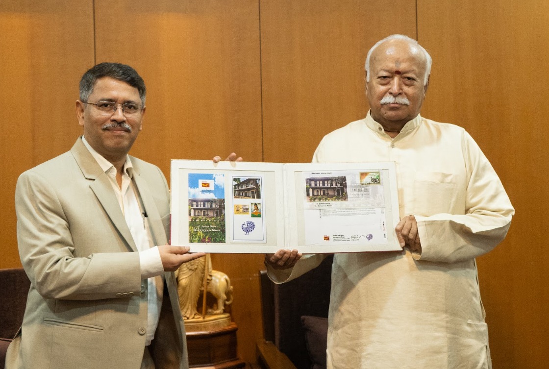 NagpurRegion's tweet photo. Nagpur, July 31, 2026: India Post, Nagpur, released a Special Cover and Permanent Pictorial Cancellation on Dr. Hedgewar Niwas, Nagpur, in the presence of Dr. Mohanji Bhagwat and Shri Ramchandra Jayabhaye, Chief Postmaster General, Maharashtra Circle. https://t.co/oqMQyUWmOk