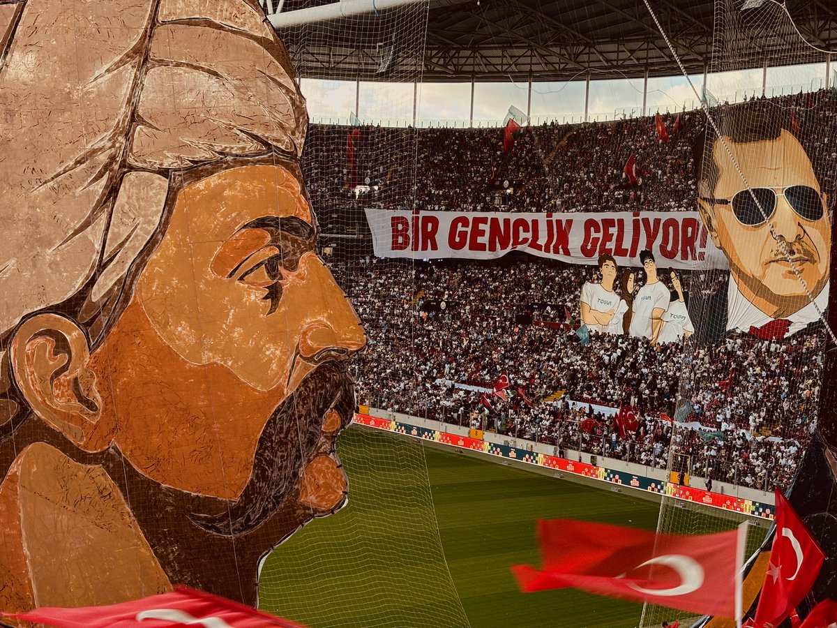 nurciftci02's tweet photo. Şanlı bir maziden,
Parlak bir istikbale! 💫
#TürkiyeGençlikVakfı https://t.co/1BPg4uG5xR