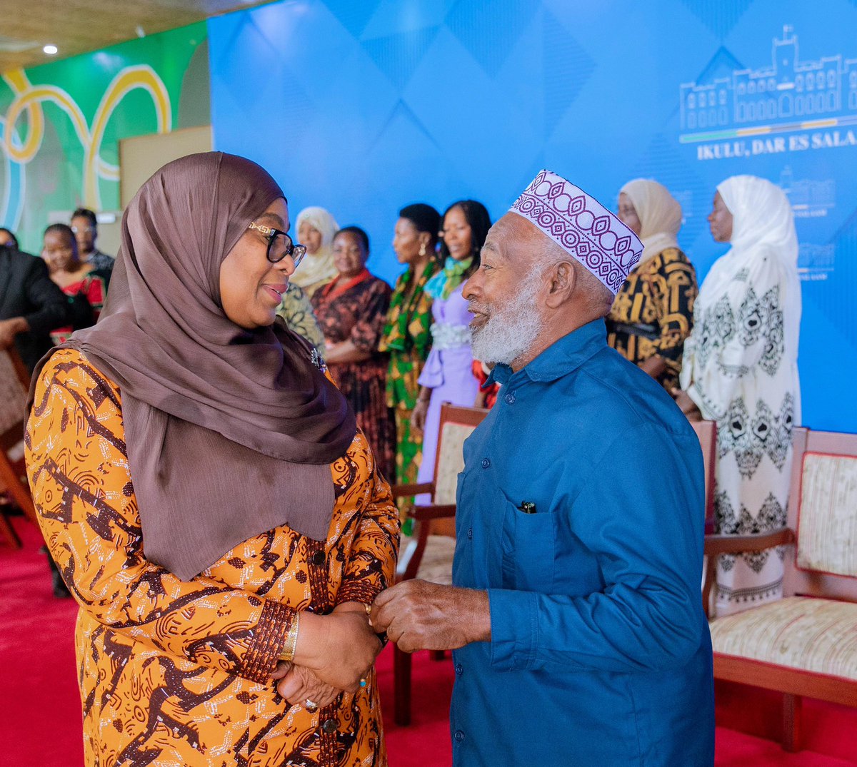Muller95Diego's tweet photo. Nani alitoa amri ya kuua #wananchi #TanzaniaMassacre? = Samia
Nani aliamuru majeshi yajiandae kwa uchaguzi? = Samia
Nani alizima internet kuanzia #M029? = Samia
Nani kamfunga Lissu? = Samia
@SuluhuSamia wacha ulaghai. You're guilty as HELL🚮 #SamiaMustGo https://t.co/ESCpt7uapl