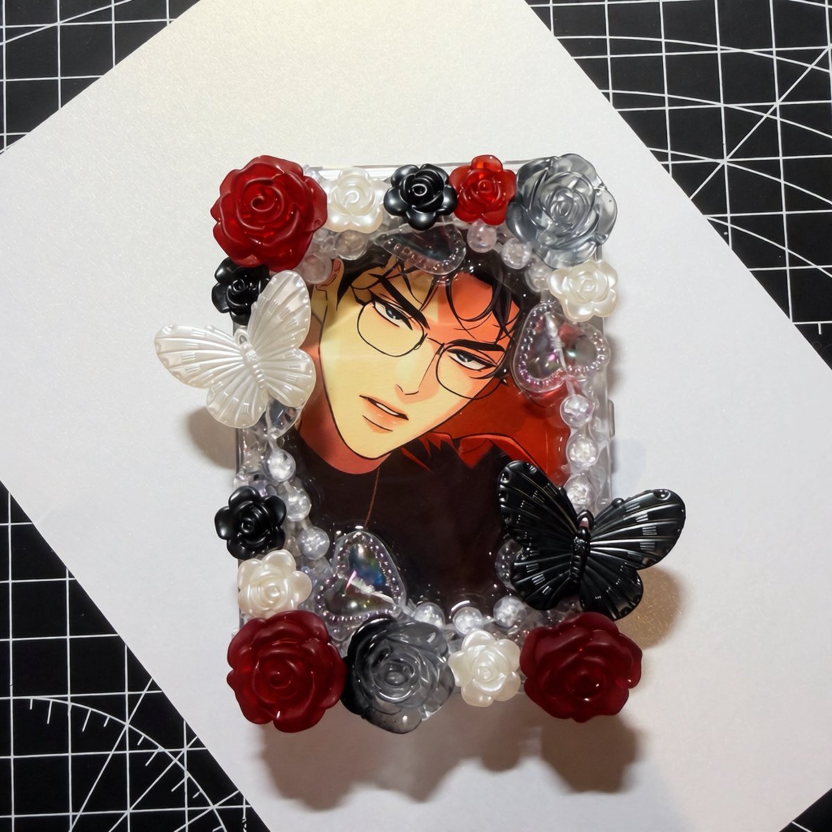 1397mmn's tweet photo. The Arts and The artist 🎨✨❤️🖤 (@_TokyoBug ) #เฟรมการ์ดสองมอ #รีวิวให้สองมอ https://t.co/9wFPidLmmY