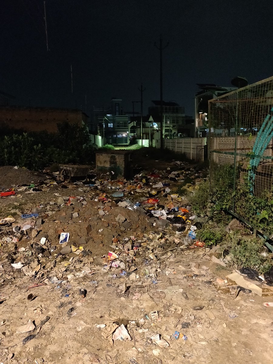surendravikram's tweet photo. @AyodhyaNgrNigam  @myogiadityanath  @PMOIndia @DhsAyodhy
#swacchaBharatAbhiyan 

Overflowing garbage and scattered waste on the roads of Shaktinagar, Devkali (Ayodhya) are posing a major health hazard and undermining the goals of #SwachhBharatAbhiyan. Urgent intervention needed! https://t.co/epkQ8KYMnE