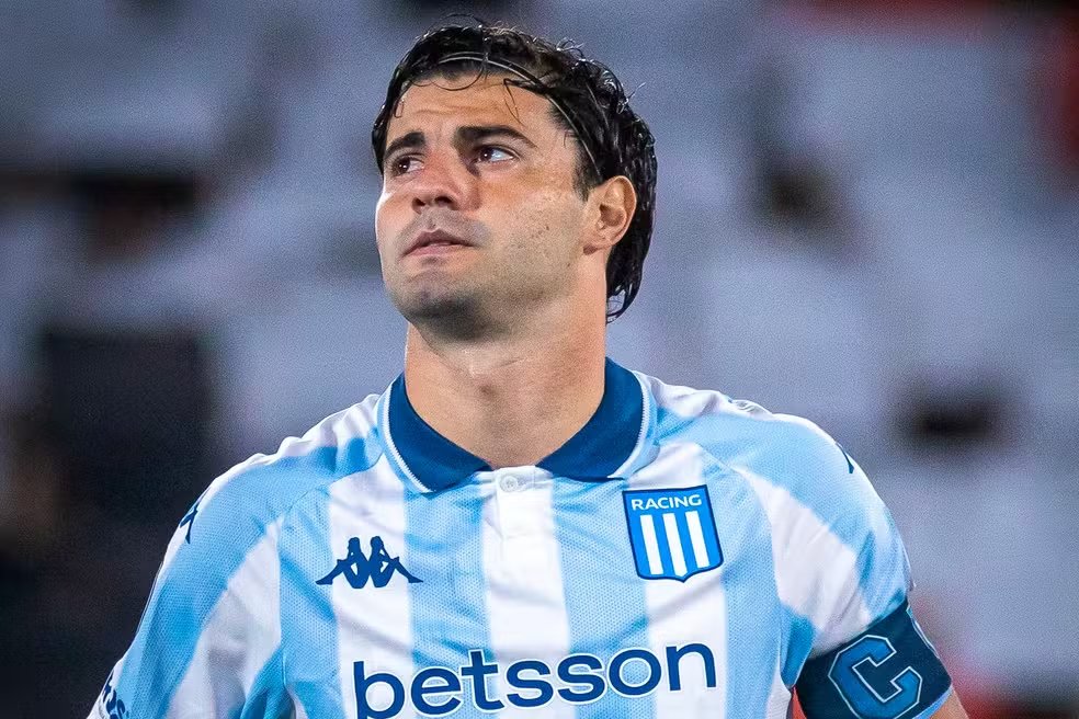 futtmais's tweet photo. Vasco pode fechar a contratação de Santiago Sosa nesta sexta-feira.

A pendência está na forma de pagamento. A diferença é de 500 mil dólares entre o que o Racing quer receber e o que o Cruzmaltino ofereceu.

🗞️ @venecasagrande https://t.co/ZDZUvj2u6S