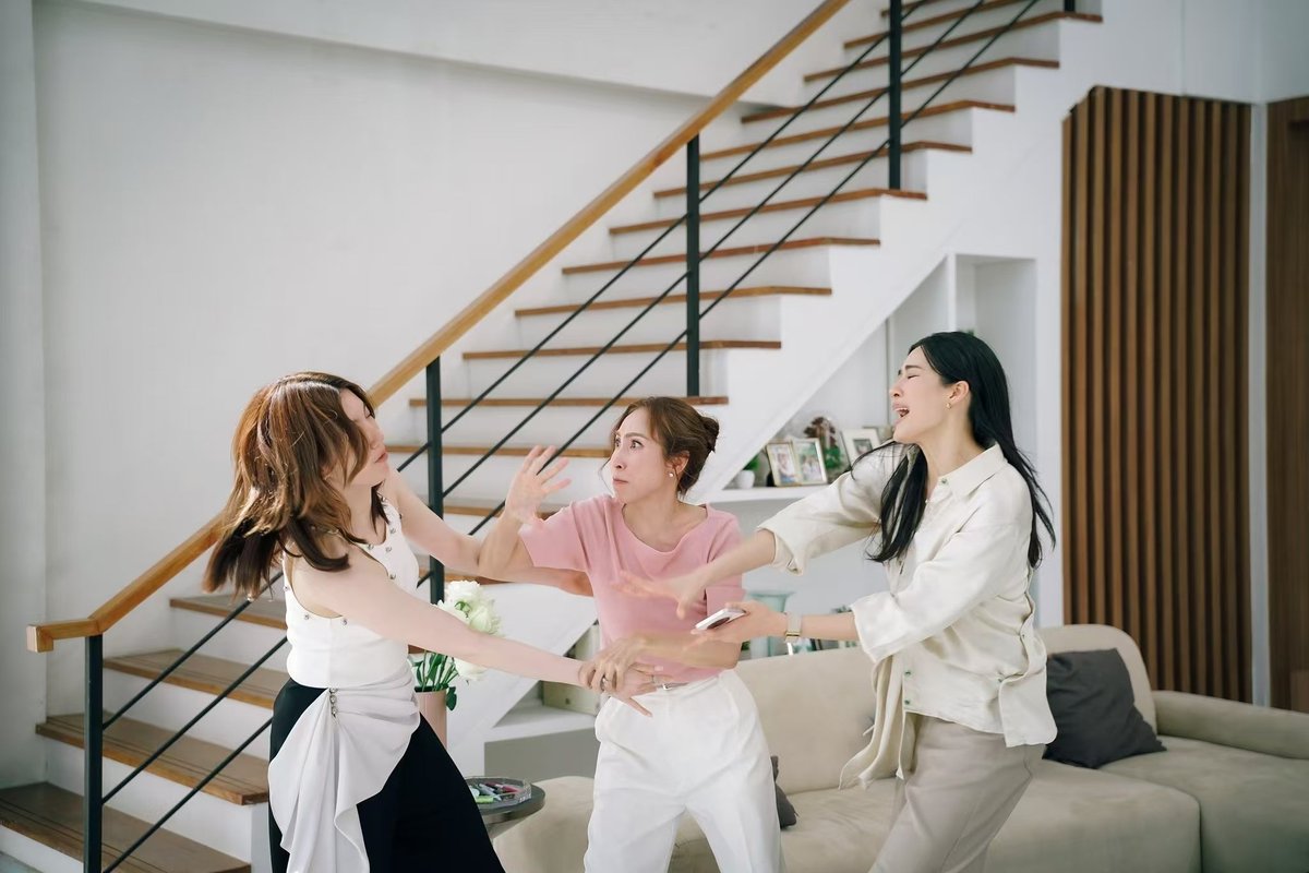 Echo_dumpling's tweet photo. @paajaew EP นี้ยังคงมีจังหวะการเล่าเรื่องที่ดีมาก คาแรกเตอร์ของ Runch ถูกเติมเต็มและมีมิติมากขึ้นเรื่อย ๆ เพลงประกอบก็เข้ากับทุกฉากได้อย่างลงตัว ดีงามมากจริง ๆ 🤍✨

LINGORM ILF EP7
#วาดฝันวันวิวาห์EP7 https://t.co/3IT7OIe4dr