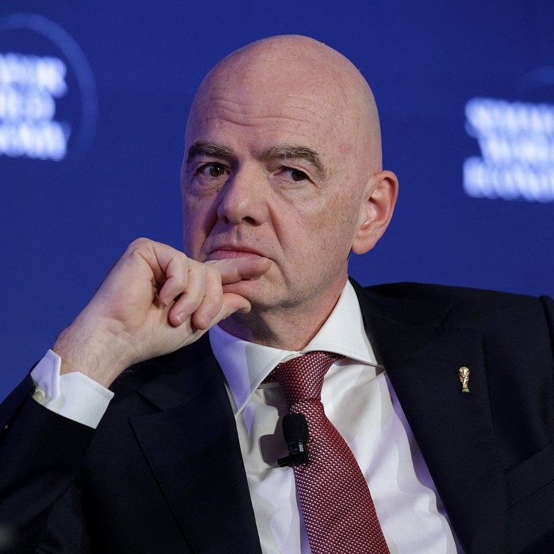 goalsside's tweet photo. 🚨🚨| BREAKING: FIFA General Secretary Mattias Grafström is 𝐏𝐋𝐎𝐓𝐓𝐈𝐍𝐆 𝐂𝐎𝐔𝐏 𝐀𝐆𝐀𝐈𝐍𝐒𝐓 Gianni Infantino. 

Infantino said to be at risk of losing his position as FIFA President.

{@Romain_Molina} https://t.co/OGyjZIMRF2