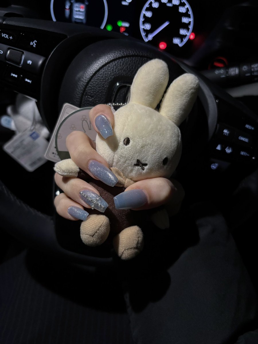 mkf1_1's tweet photo. ネイル気になってくれる方がいて嬉しい！！！
もう1年くらいはセルフで、今もうまくはないのですが、、面倒くさがりなのでシンプルなデザインしかしてないですT_T https://t.co/QuXwo8di2d