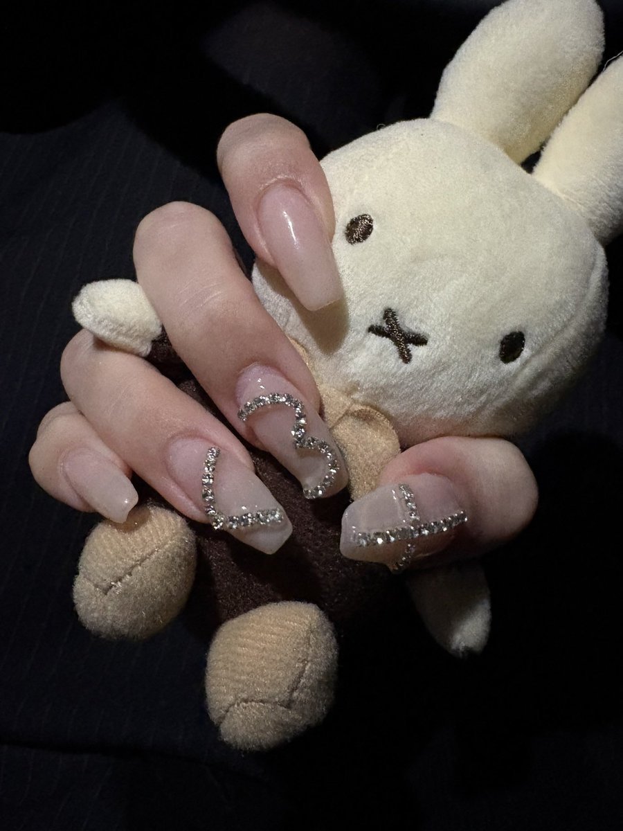 mkf1_1's tweet photo. ネイル気になってくれる方がいて嬉しい！！！
もう1年くらいはセルフで、今もうまくはないのですが、、面倒くさがりなのでシンプルなデザインしかしてないですT_T https://t.co/QuXwo8di2d
