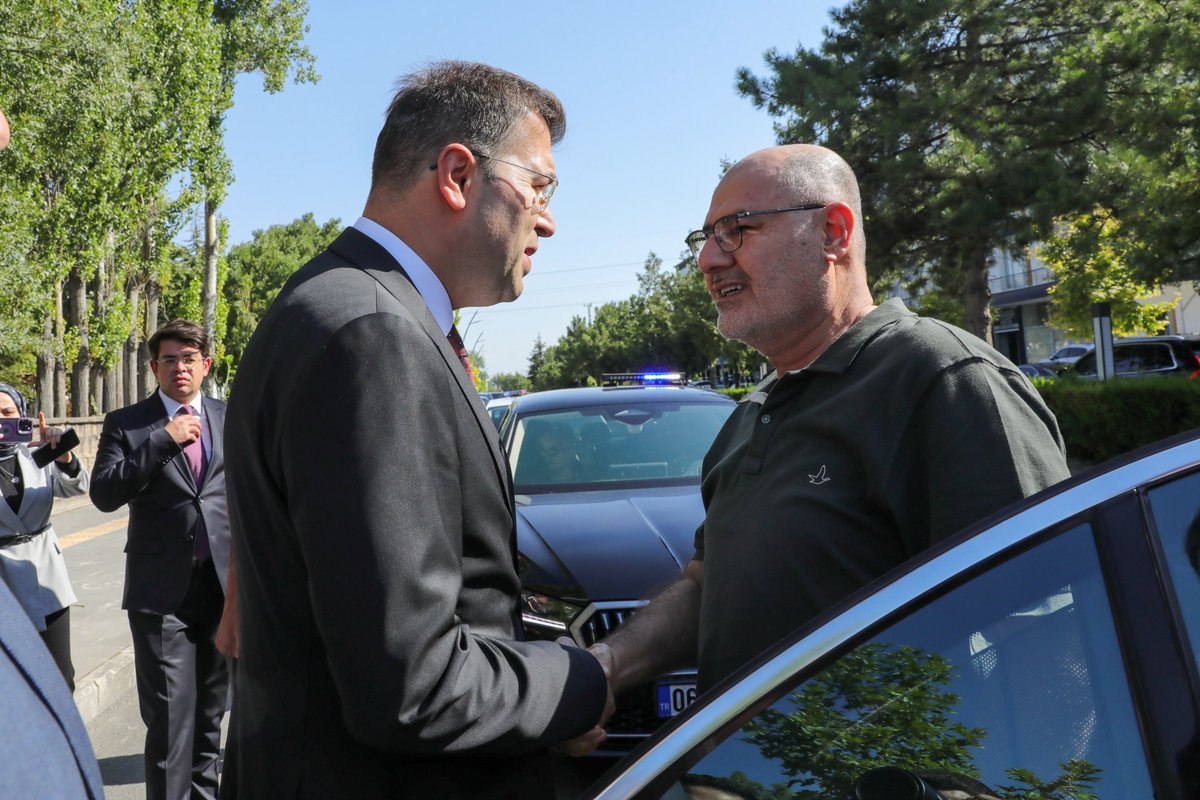 NedimAkmese's tweet photo. Milli Savunma Bakan Yardımcımız Sayın Alpaslan KAVAKLIOĞLU’nun vefat eden eşi Gonca KAVAKLIOĞLU Hanımefendi için düzenlenen cenaze törenine katıldık.

Merhumeye Allah’tan rahmet; başta Sayın Bakan Yardımcımız olmak üzere ailesine, yakınlarına ve sevenlerine sabır ve başsağlığı diliyorum. 

Mekânı cennet, makamı âli olsun.

📍 Niğde | Bor