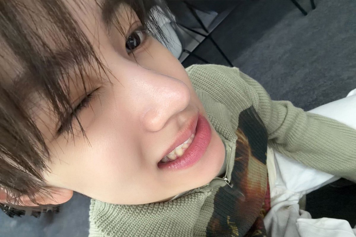 prettyyhyeon's tweet photo. fave genre of seonghyeon selca https://t.co/Ryk6svuLwV