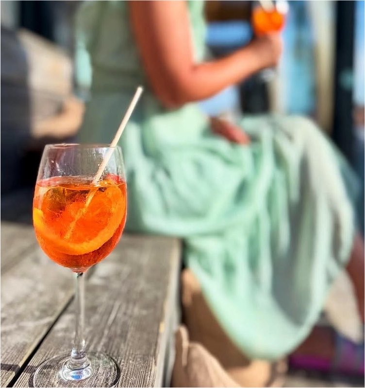 jannickep74's tweet photo. Godkväll ✨✨✨
Avslutar en fin jobbvecka med AW på stranden 🥂💕😌
Fin kväll till er 🤗❤️🇸🇪
#vardigsjälv #levlivetnu #tacksam https://t.co/3JnPwdcwox