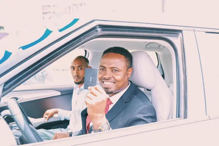 AddisDesse's tweet photo. @ESXEthiopia For three years, public resources have reportedly been used to reward political allies in #AddisAbabaCity.This year alone,114 fancy vehicles were allegedly given to mayor's deputies.This is a serious abuse of taxpayer funds that demands an independent investigation. We're Robbed! https://t.co/OD2acN86kF