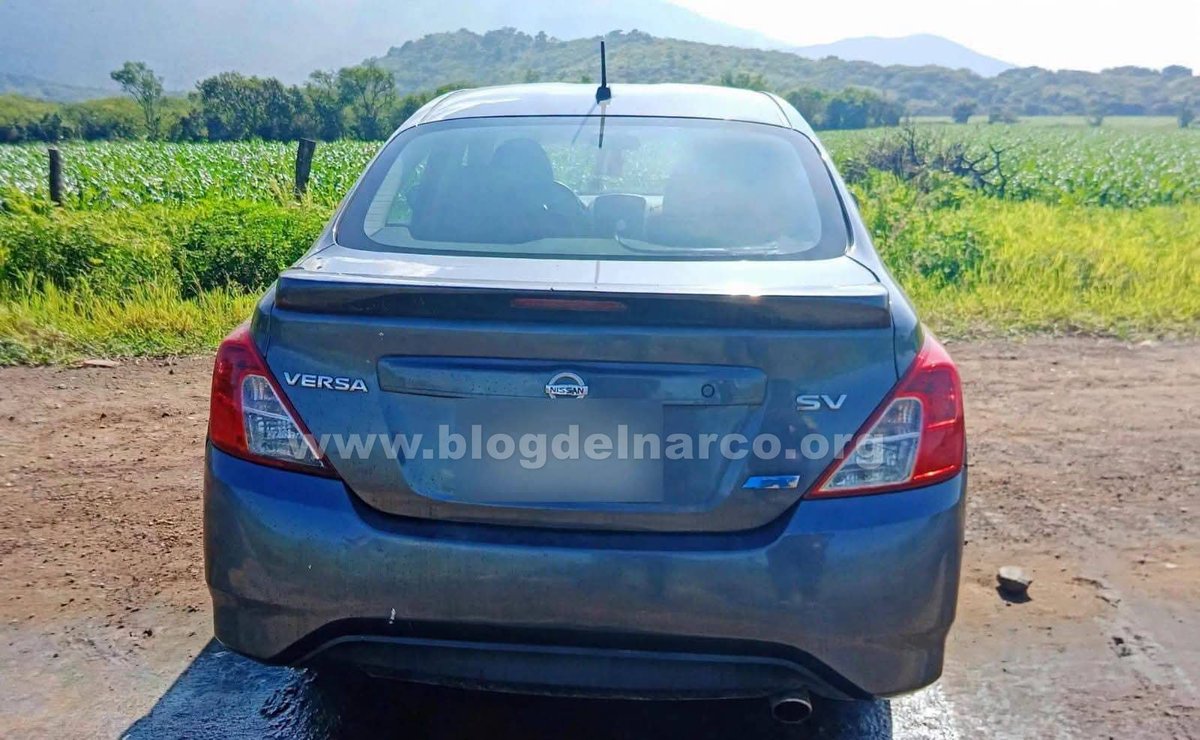 blogdelnarcomex's tweet photo. Soldados abatieron en Cotija, Michoacán a tres de los Sicarios del CJNG que aparecieron en un video realizando un retén hace unos días, el resto de gatilleros robo coches para bloquear caminos y huir, LEE MÁS AQUÍ 👇👉 https://t.co/DnHDTXj1YQ https://t.co/l5G3ewjdFn