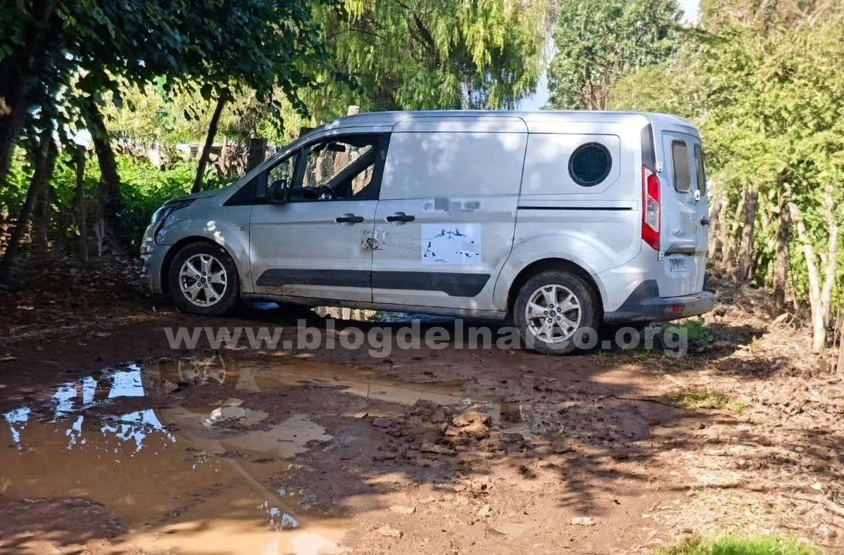 blogdelnarcomex's tweet photo. Soldados abatieron en Cotija, Michoacán a tres de los Sicarios del CJNG que aparecieron en un video realizando un retén hace unos días, el resto de gatilleros robo coches para bloquear caminos y huir, LEE MÁS AQUÍ 👇👉 https://t.co/DnHDTXj1YQ https://t.co/l5G3ewjdFn