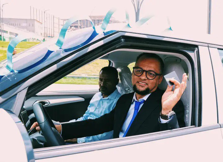 AddisDesse's tweet photo. @IFCAfrica @IFC_org For three years, public resources have reportedly been used to reward political allies in #AddisAbabaCity.This year alone,114 fancy vehicles were allegedly given to mayor's deputies.This is a serious abuse of taxpayer funds that demands an independent investigation. We're Robbed! https://t.co/05kuGi8QRD