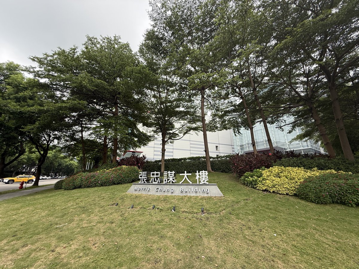 stme93443151's tweet photo. 以前、熊本・菊陽町（JASM）を訪れたことをきっかけに、TSMCへ興味を持ちました。今回は台湾・新竹のTSMC Museum of Innovation（台積創新館）見学。

https://t.co/U5uMZKBXj9

企業歴史や半導体技術を学び、現地で触れる事で理解が一段深まりました。

#台湾
#TSMC
#半導体
#新竹
#旅行
#張忠謀大樓 https://t.co/3vhDfsQLY9