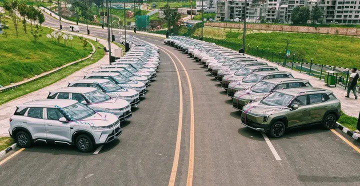 AddisDesse's tweet photo. @WhiteHouse For three years, public resources have reportedly been used to reward political allies in #AddisAbabaCity.This year alone,114 fancy vehicles were allegedly given to mayor's deputies.This is a serious abuse of taxpayer funds that demands an independent investigation. We're Robbed! https://t.co/ZWVRHzdB8B