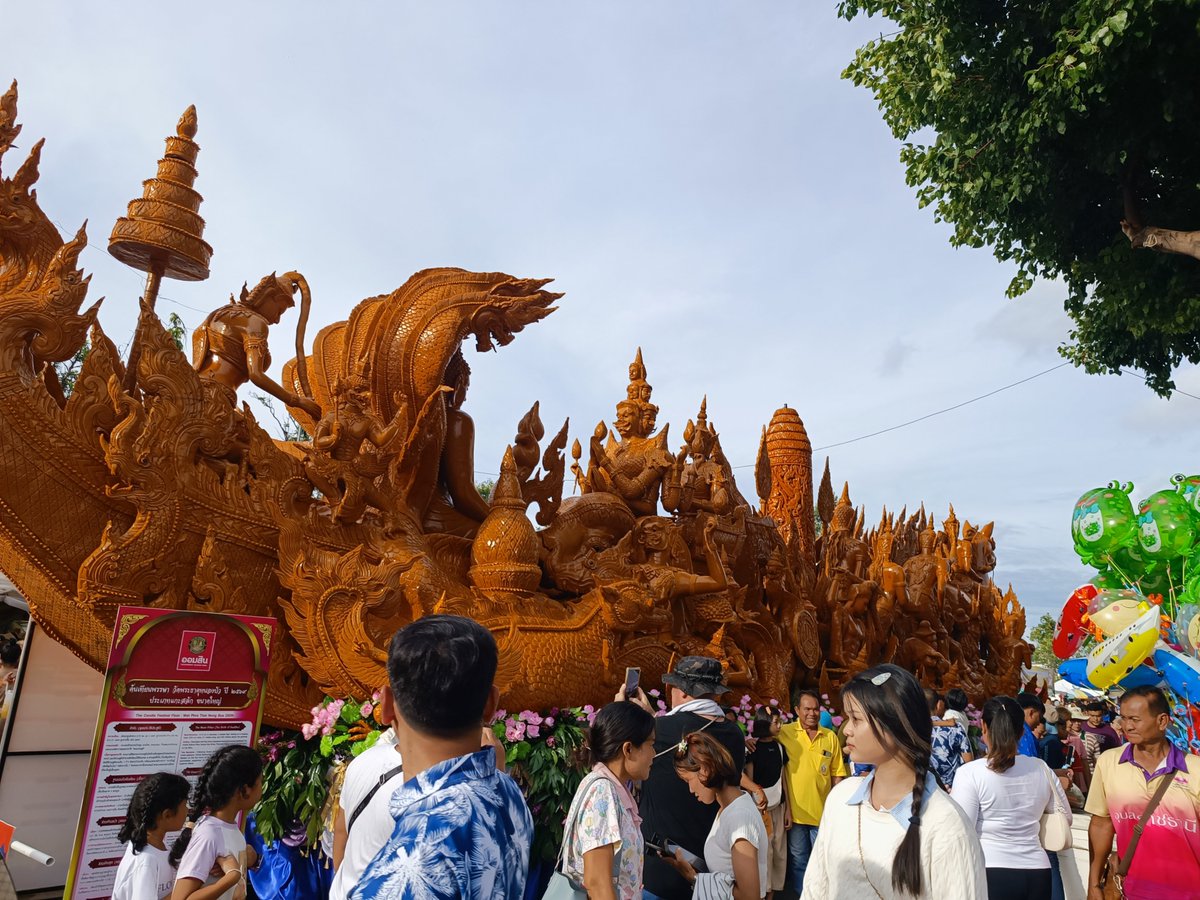 BbrightvcPatty's tweet photo. เป็นประเพณีที่ไม่อยากให้หายไปเพราะงานดีจริงๆ อยากให้อนุรักษ์ไว้ไปนานๆ แต่ละวัดก็สู้มากแม้งบการทำจะสูง ไหนจะช่างเทียนเก่งๆก็หายากขึ้นทุกวัน แต่ก่อนต้นเทียนแบบแกะสลักขนาดใหญ่ส่งกัน7-8วัด ปัจจุบันเหลือแค่3วัด 🥲 https://t.co/aIB0XPNQyg