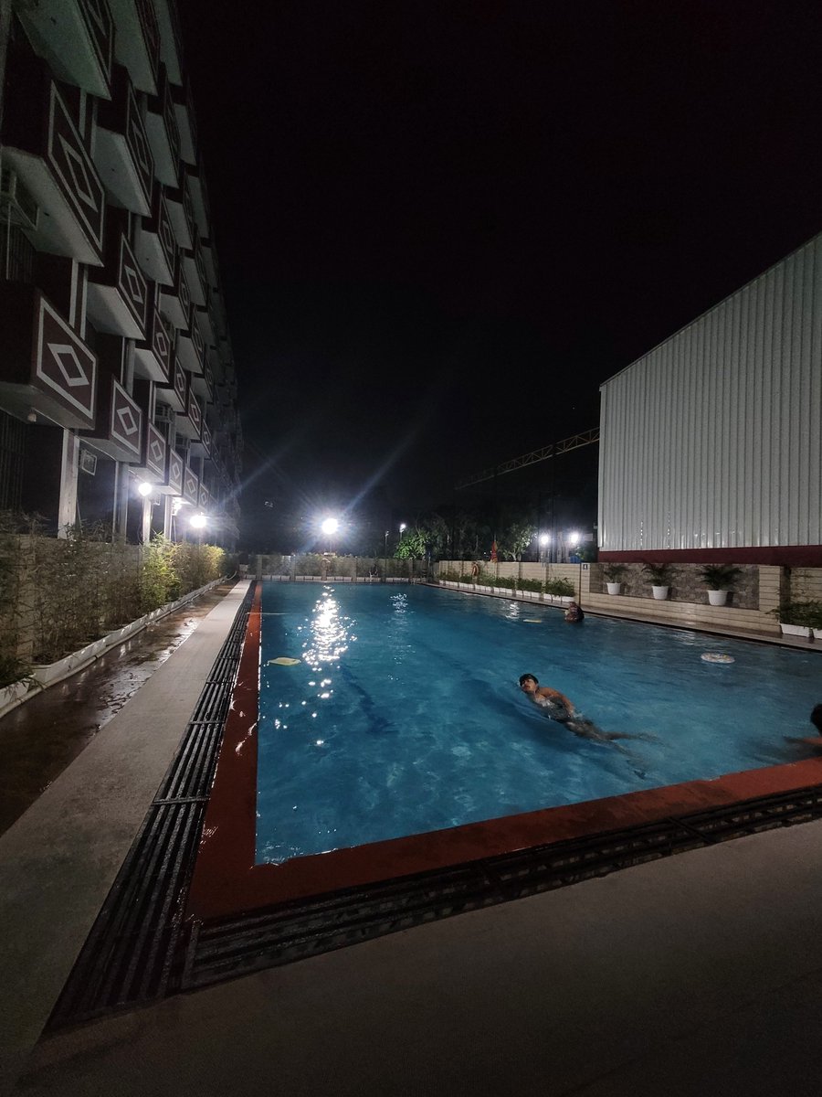 _rupeshpathak_'s tweet photo. Day 2/45 done. 🏃‍♂️🏊‍♂️
​Morning: Tested my 1-mile time on sand (8:12 min). Goal is <7:30 min before heading to NIMAS.
Evening: 45 mins in the pool nailing down breathing drills and floating posture.
​Double sessions locked in. 🎒
​#44DaysToNIMAS #Mountaineering #NIMAS https://t.co/A9Ayl5hjc8