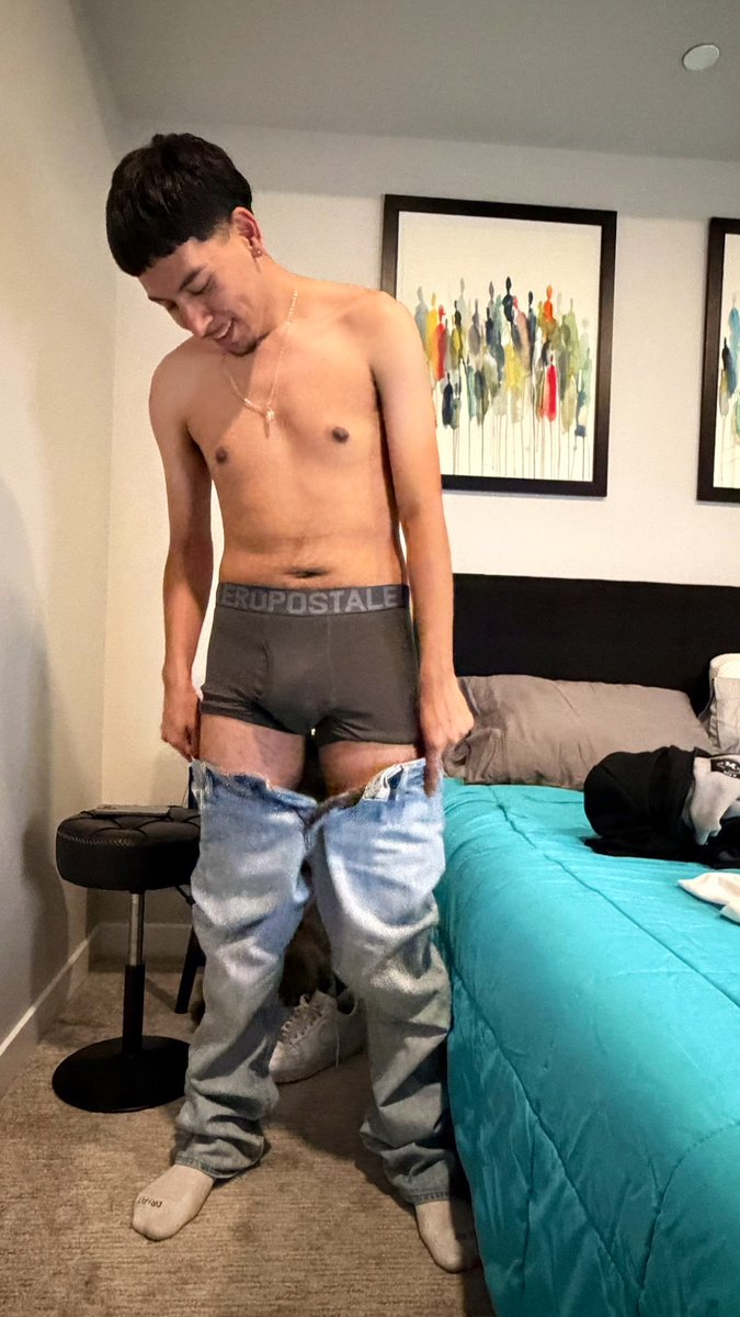 latinocakee's tweet photo. Movie night with bro… shi was lame so we had to make our own👀😈@TheThroatDepot 
Y’all ready for it?🫣 stay tuned
•
•
Dropping on my Onlyfans⬇️

https://t.co/8WSnRfor43 https://t.co/wieB3Gn09B