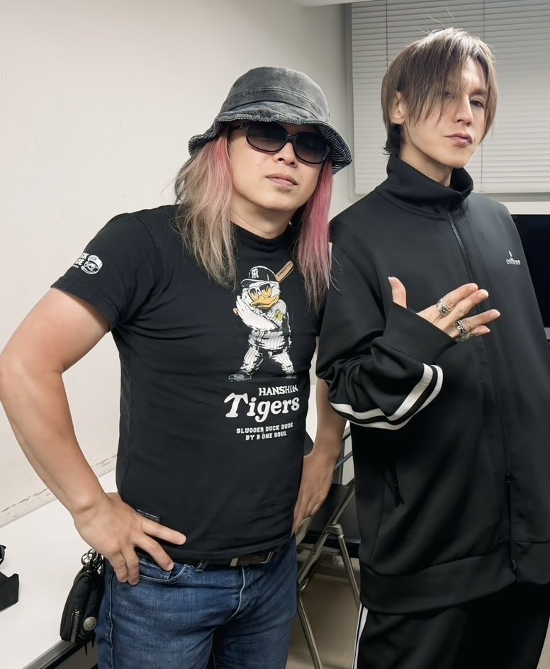 _HISAYOSHI_'s tweet photo. 今日はあの曲やってくれたし
大満足

昨日会えなかったスギちゃまと
#LUNA SEA
#SUGIZO
#HISAYOSHI
#RIVERGE
#ROSENFELD https://t.co/fst5QenZZy