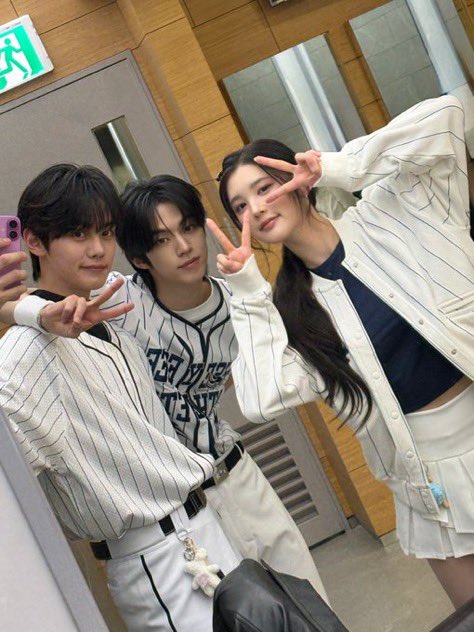 gyuvinnnche's tweet photo. 🩵コンヘット好きだった本当に
🐶僕もです..僕もです
コンヘットって最高のMCケミだったよな..恋し🥺 https://t.co/JUVXwGpgBQ