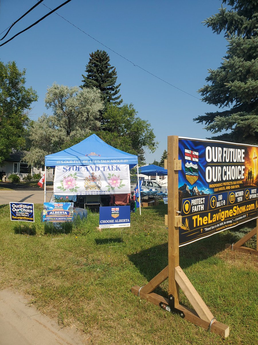 KieserBill's tweet photo. We are set-up in Stettler across from the curling rink. Stop and talk Alberta. https://t.co/osfRFzMNya