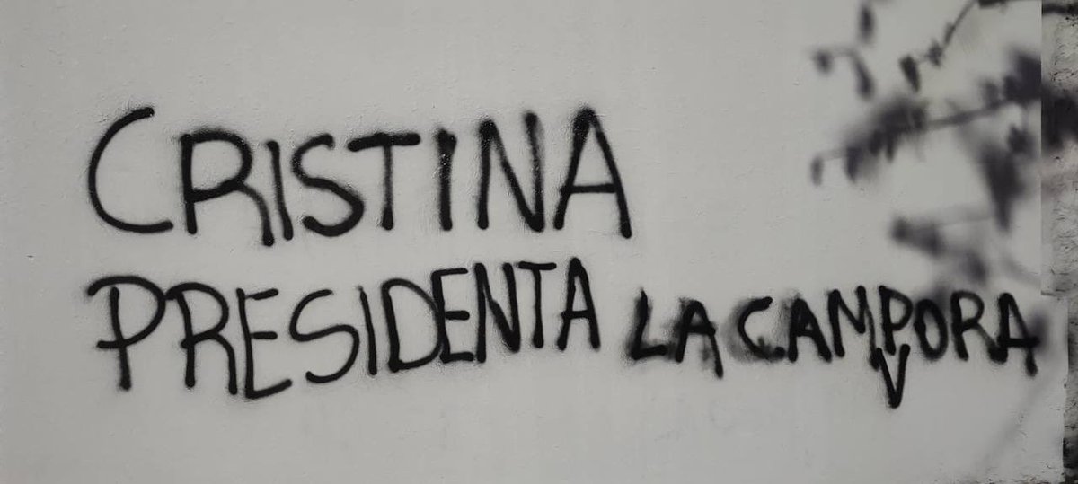 LaCampora_CABA's tweet photo. 🖌️• Las paredes de la Ciudad andan diciendo… https://t.co/WPMMeRH8cm