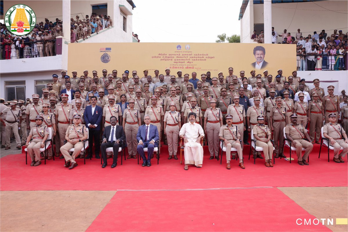 CMOTamilnadu's tweet photo. மாண்புமிகு தமிழ்நாடு முதலமைச்சர் திரு.ச.ஜோசப் விஜய் அவர்கள்  சென்னை, எழும்பூர் ராஜரத்தினம் விளையாட்டு அரங்கில் நடைபெற்ற விழாவில், காவல் துறை, சிறைகள் மற்றும் சீர்திருத்தப் பணிகள் துறை, தீயணைப்பு மற்றும் மீட்புப் பணிகள் துறை ஆகிய துறைகளில் சிறப்பாகப் பணியாற்றிய அதிகாரிகள்/ஆளிநர்களுக்கு இந்திய குடியரசுத் தலைவர் பதக்கங்கள், ஒன்றிய உள்துறை அமைச்சர் பதக்கங்கள் மற்றும் தமிழ்நாடு முதலமைச்சர்  பதக்கங்களை வழங்கிச் சிறப்பித்தார்.

#CMJosephVijay‌