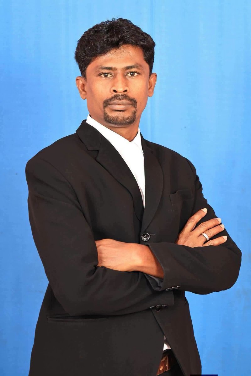 WhistleNewsX's tweet photo. இப்படிபட்ட ஒரு வக்கில் இருந்துமாடா விஜயலட்சுமி CASEல சீமான் கோர்ட் ல மன்னிப்பு கேட்கணும் 😭 https://t.co/HtgjYy9W40