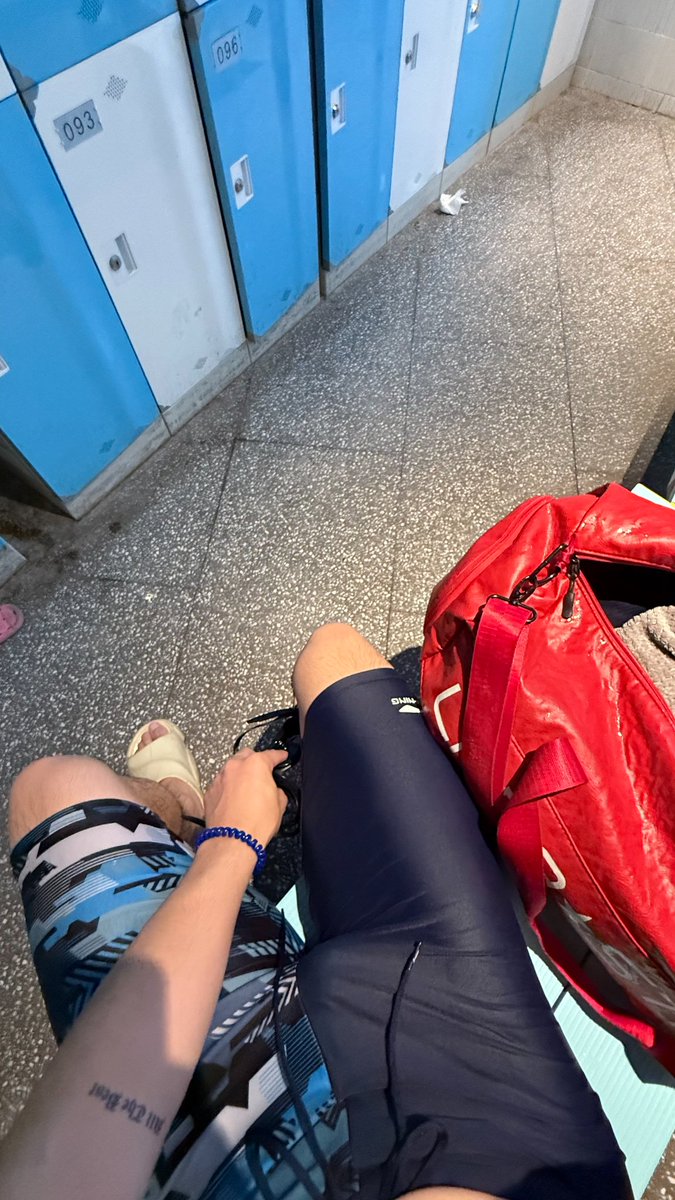 ZFZ3781433923's tweet photo. 只从开始游泳后，天天训练累的一个月没撸了 都突破新纪录了 https://t.co/NR8hArstMB