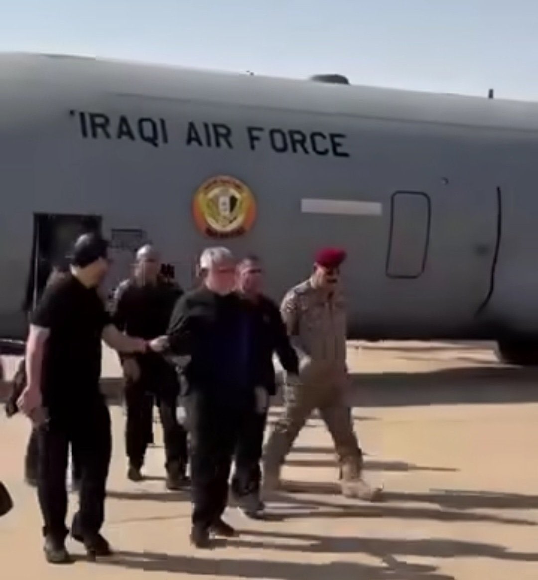 Columbuos's tweet photo. وصل اليوم الى نينوى الارهابي المتأيرن " العامري " عبر طائرة عسكرية خاصة بالجيش العراقي الرسمي! 

قدم العامري من (جريش) شمال طهران حيث يقطن بها غالبية زعماء الميليشيات العراقية ابرزهم العامري والكعبي! 
ماصفة هذا الارهابي المتأيرن حين يتنقل من العراق الى ايران بطائرة عسكرية عراقية؟ https://t.co/xbryxqygLq
