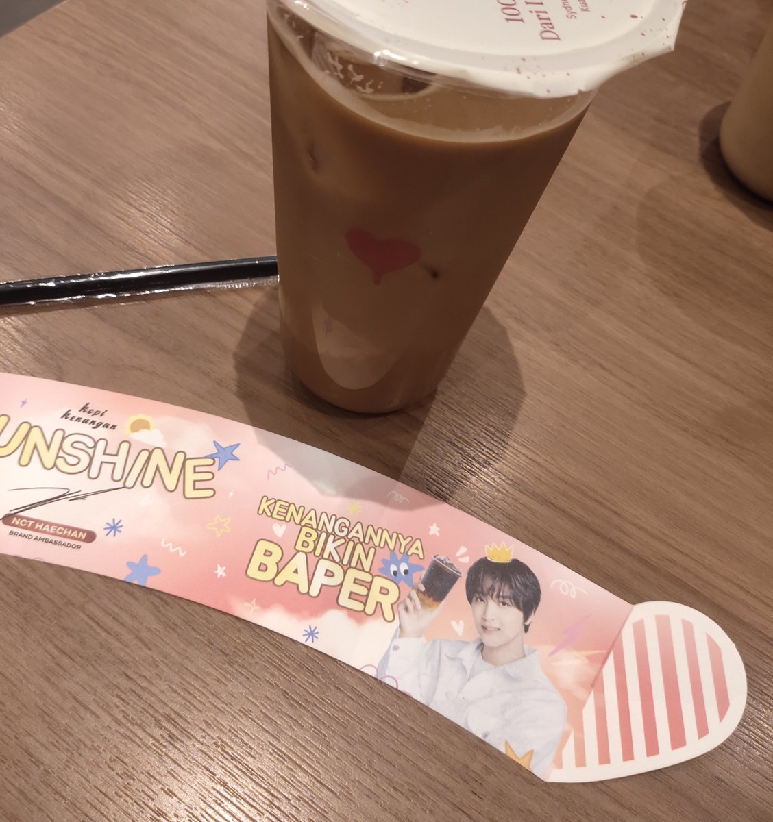queenmlie_'s tweet photo. Gabut di kost, jadinya nongki ke kopken😭

Me: Kak yg Hc masih ada? 
Barista 1: Masih kak
Me: *pesen korean banana latte
Barista 1: Teriak ke temen baristanya "HAECHAN KOREAN BANANA LATTE SATU"
Barista 2: Bjir HAECHAN LAGI?!
Barista 1: Yoi, Pacarnya Hc 

😭😭😭 https://t.co/gg5Gwwe1aO