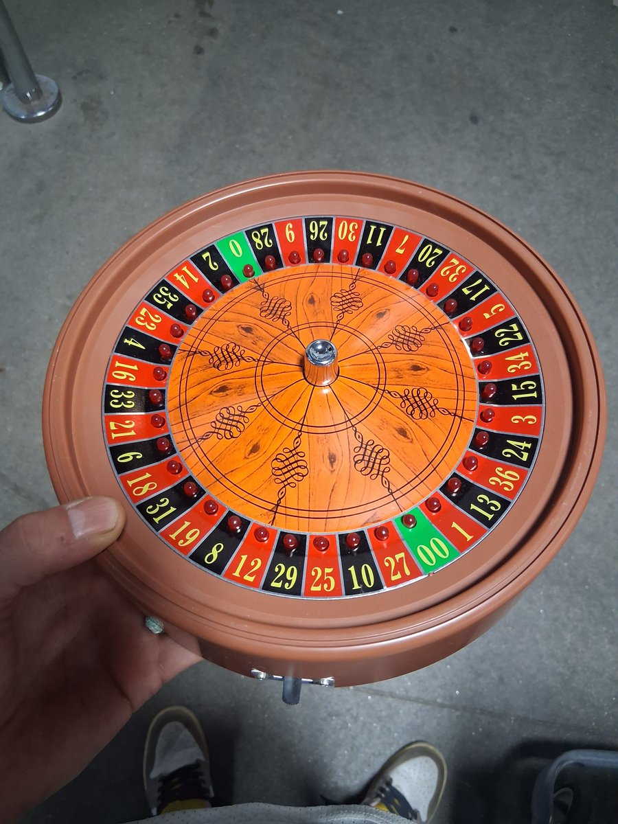 wallydubz's tweet photo. Bout to start a casino at the Goodwill bins.
#HouseAlwaysWins https://t.co/ttzJSXEDNs