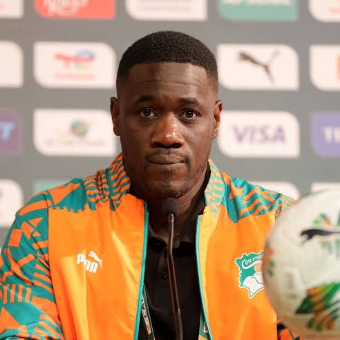 goalsside's tweet photo. 🚨🚨| BREAKING: Emerse Faé has been 𝐒𝐀𝐂𝐊𝐄𝐃 as Ivory Coast head coach. 👋🇨🇮

{@Tanziloic} https://t.co/l7B7Y8E9a2
