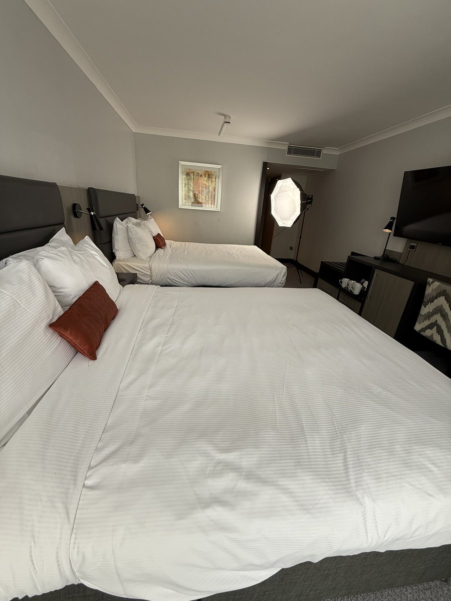 sambncl's tweet photo. A few behind-the-scenes previews from today’s content shoot. 📸

I enjoyed the process of turning great spaces into marketing assets.

Excited to see where this project might lead.

#hospitalitymarketing #contentcreation #hotelmarketing #venuemarketing #marketing https://t.co/bYIMS3jmjq