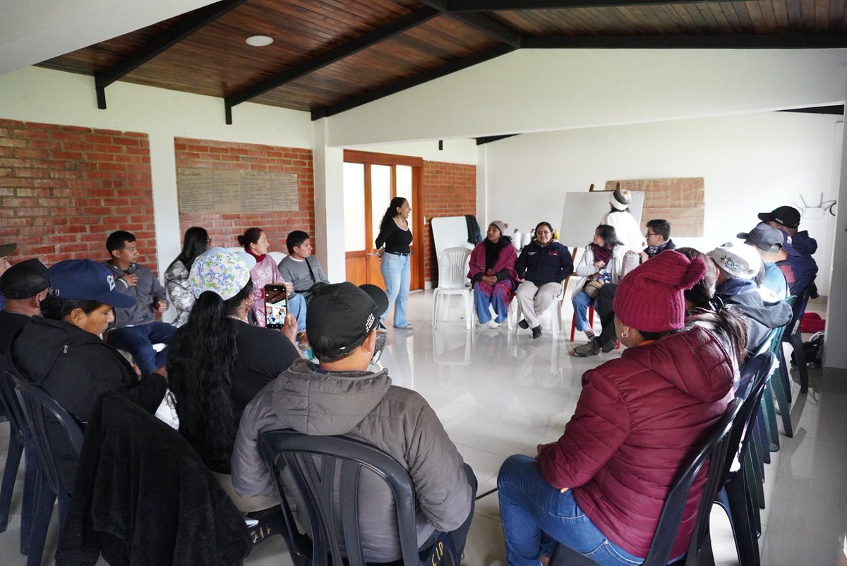 fonturcol's tweet photo. 2/3 Algunos beneficiarios participaron en intercambios de experiencias en el Parque Nacional Natural Puracé (Cauca), Otún Quimbaya (Quindío), el Cañón del Güéjar (Meta) y el Fin del Mundo (Putumayo), donde conocieron iniciativas exitosas y buenas prácticas para fortalecer sus propios proyectos.