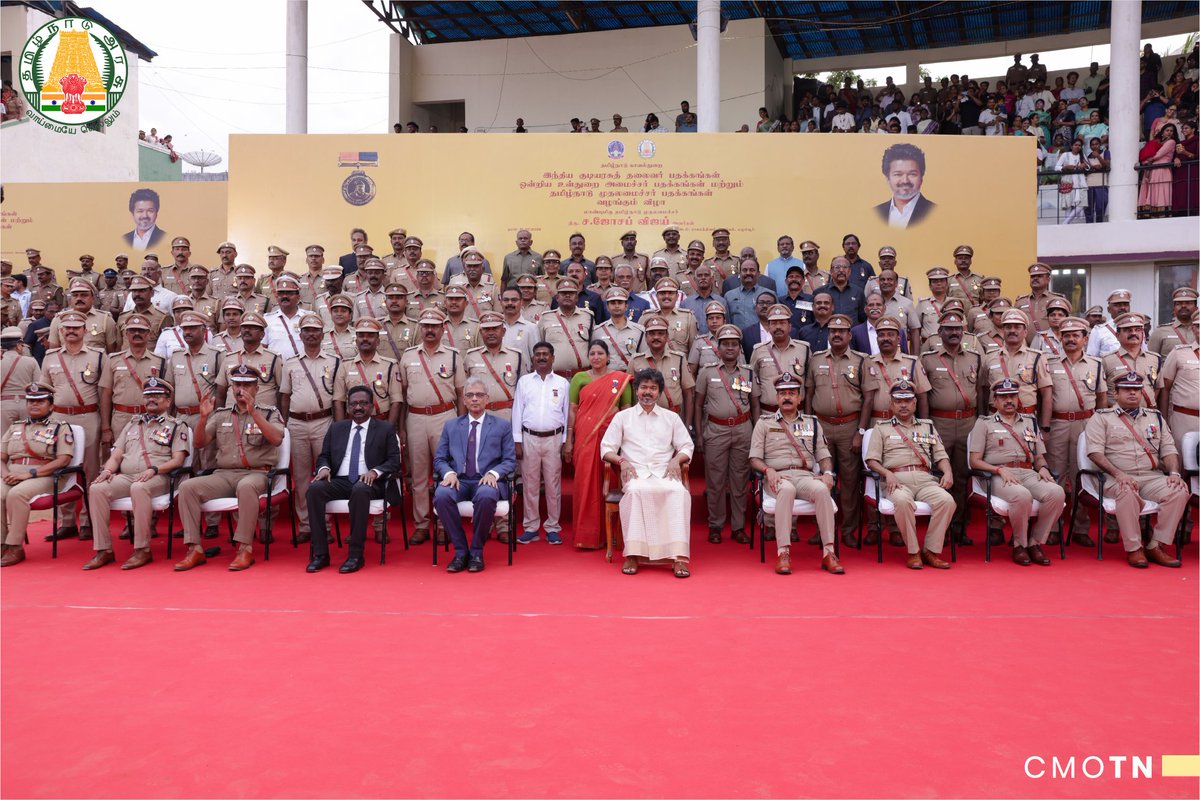 CMOTamilnadu's tweet photo. மாண்புமிகு தமிழ்நாடு முதலமைச்சர் திரு.ச.ஜோசப் விஜய் அவர்கள்  சென்னை, எழும்பூர் ராஜரத்தினம் விளையாட்டு அரங்கில் நடைபெற்ற விழாவில், காவல் துறை, சிறைகள் மற்றும் சீர்திருத்தப் பணிகள் துறை, தீயணைப்பு மற்றும் மீட்புப் பணிகள் துறை ஆகிய துறைகளில் சிறப்பாகப் பணியாற்றிய அதிகாரிகள்/ஆளிநர்களுக்கு இந்திய குடியரசுத் தலைவர் பதக்கங்கள், ஒன்றிய உள்துறை அமைச்சர் பதக்கங்கள் மற்றும் தமிழ்நாடு முதலமைச்சர்  பதக்கங்களை வழங்கிச் சிறப்பித்தார்.

#CMJosephVijay‌