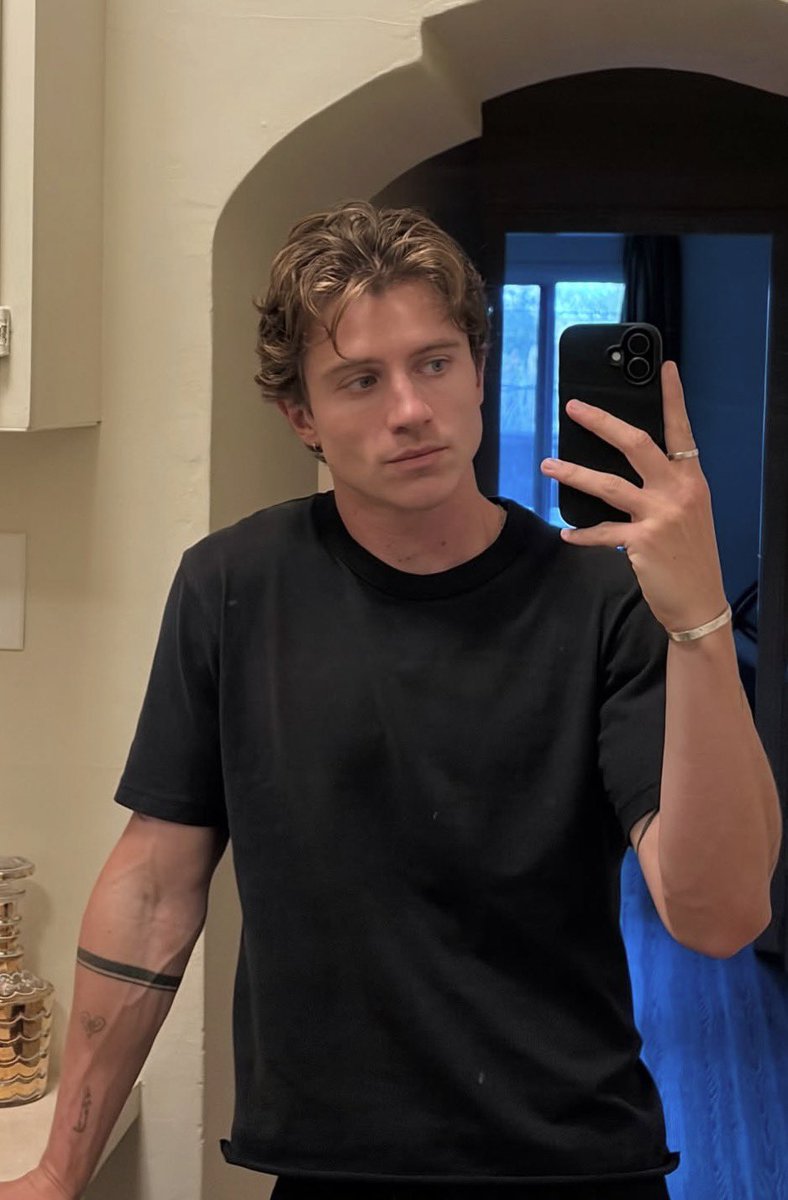 𝘢𝘶𝘴𝘵𝘪𝘯 tweet media