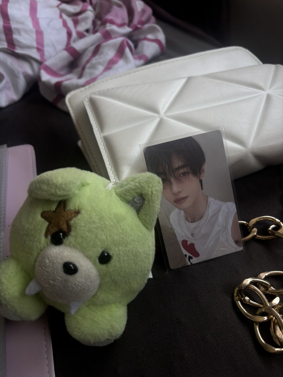 hoonspiracyy's tweet photo. me and vampy went out today💚 https://t.co/EgkBlr0jWf