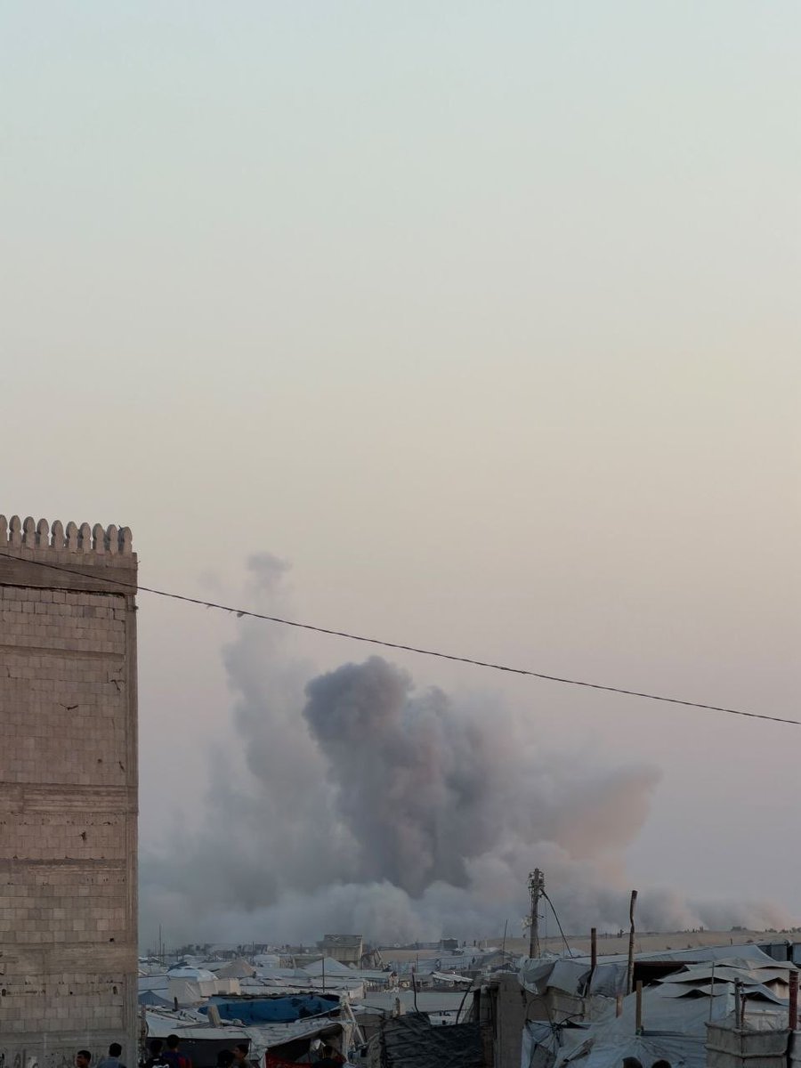 MintPressNews's tweet photo. 🚨BREAKING: Israel Carries Out A Massive Bombing Campaign In Gaza’s Rafah

They are demolishing more civilian buildings.

This escalation comes right as Hamas agrees to a disarmament roadmap. https://t.co/67HMOl2zqM