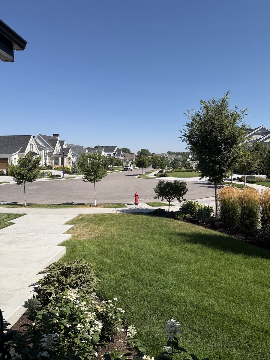 Skibumm45's tweet photo. @GBSHansO My HOA is awesome!  Now that said we have only 7 homes and all of us contribute and make consensus decisions. We are a private road so we have road maintenance and entry upkeep. Annual fees are $2500. We are apart of a second 35 home HOA that’s last year was $175. Upkeep standard https://t.co/CcUpPHT3iV