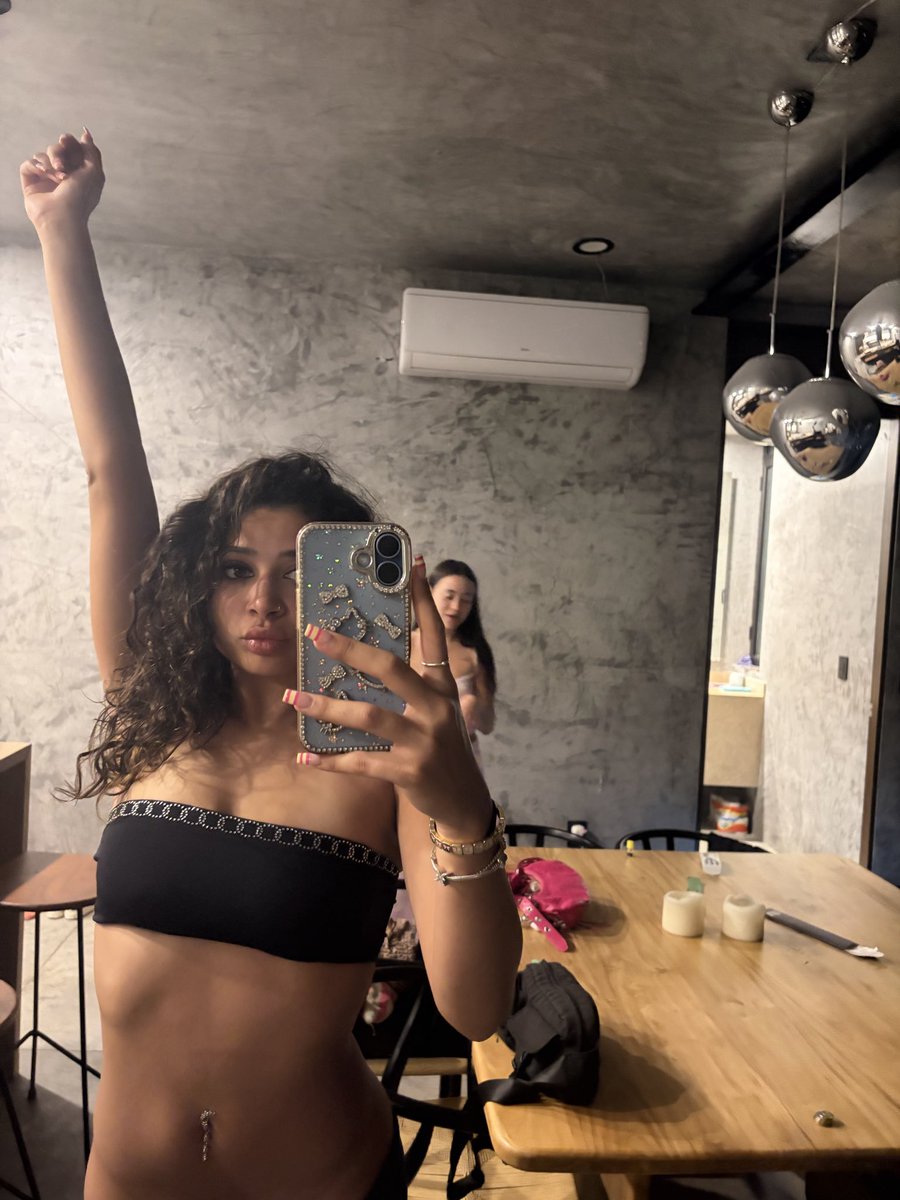 Chanelkitti's tweet photo. Click the link in my bio if ur brave  🦄🩰
Instagram :chanelkittii
#exploexploring 
#model https://t.co/Q7zI6A0Hti